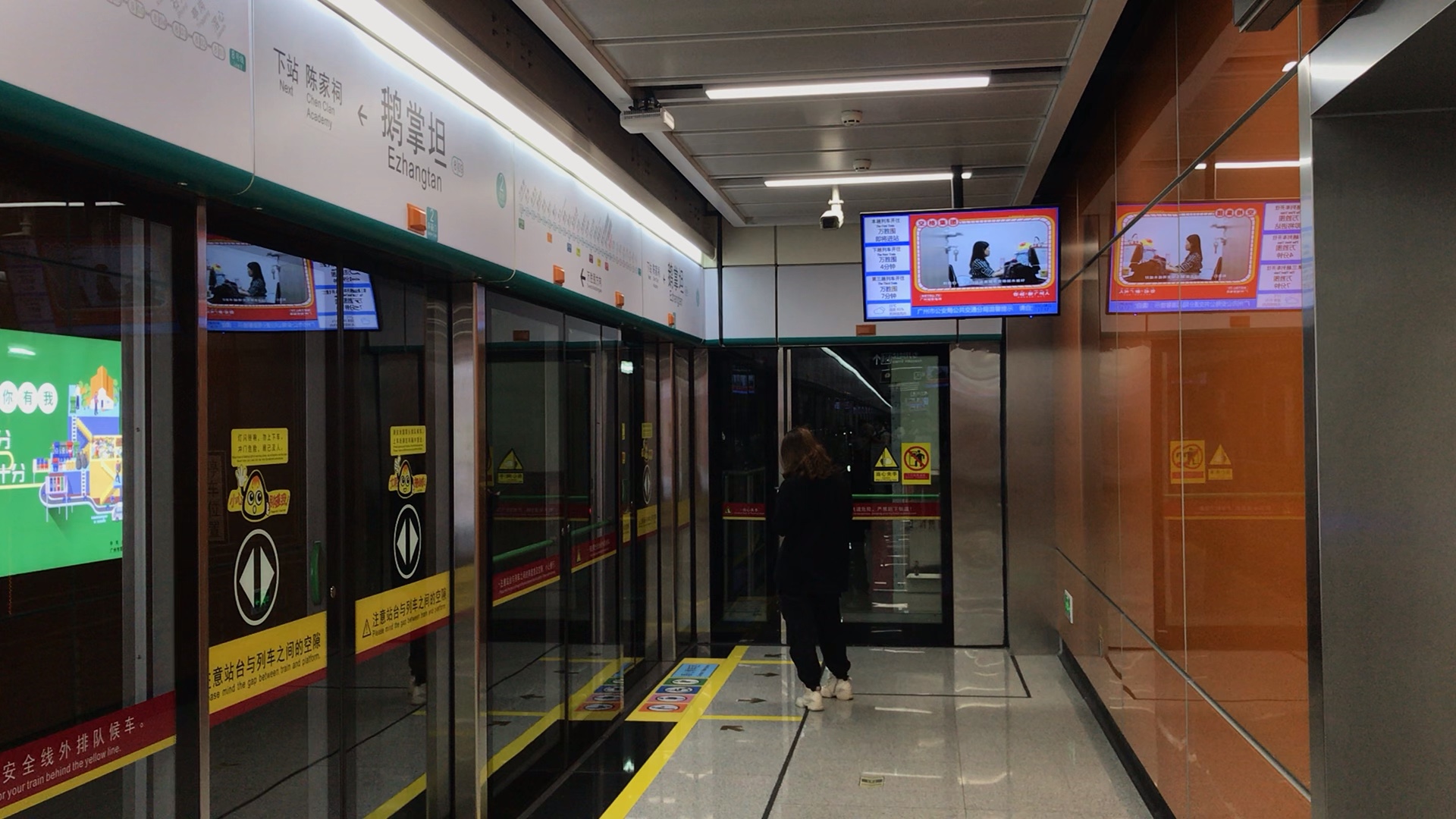 号线(万胜围方向)本务a5型"变声老鼠"增购列车08x157-158鹅掌坦站进站