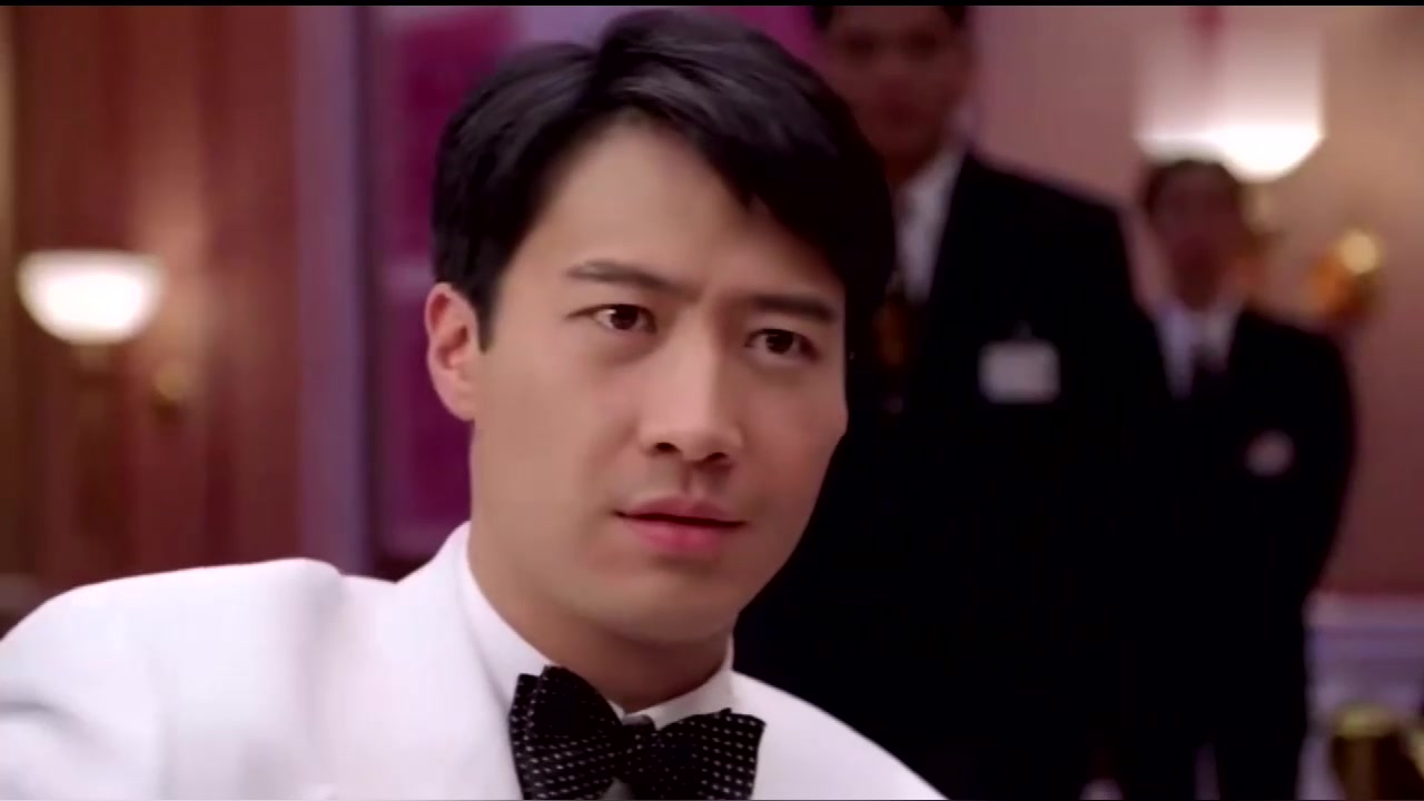 【香港赌片】,大佬想偷鸡,靓坤直接梭哈压人,黎明帅气逼人