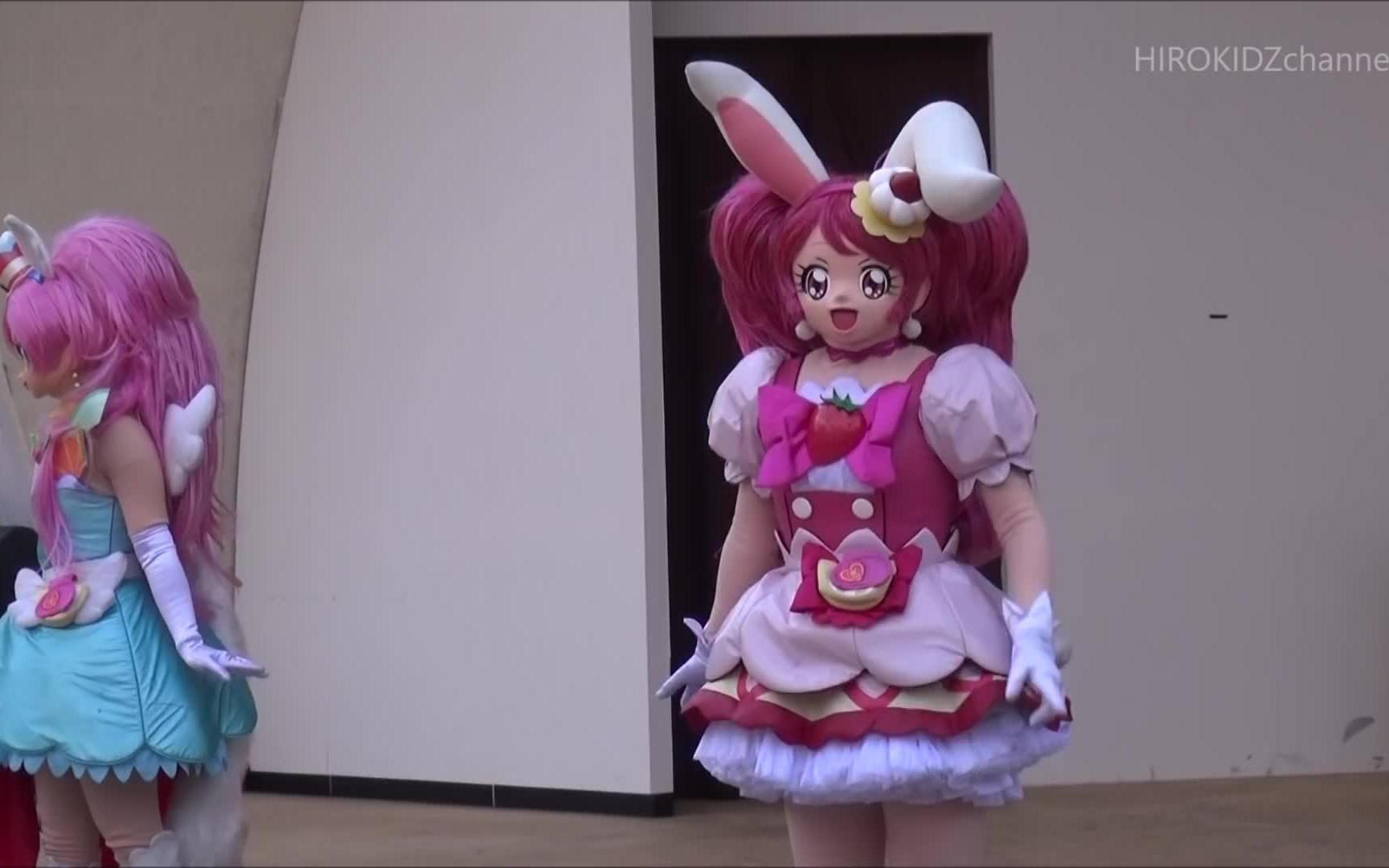 【光之美少女食尚甜心】芭菲天使和比博丽登场 皮套秀