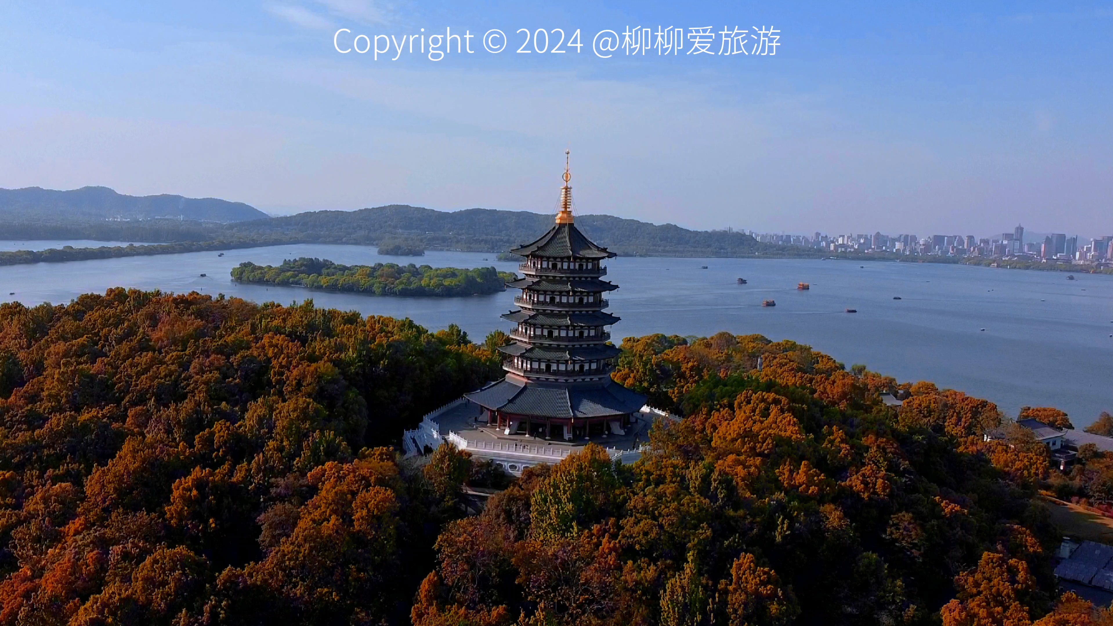 矗立于西子湖畔,有着民间爱情传说的衬托,雷峰夕照更是西湖十景之一