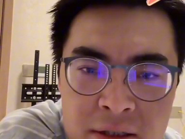 带篮子再次评价华晨宇,姜云升等巨擎,直言都是技校水平,再次封神