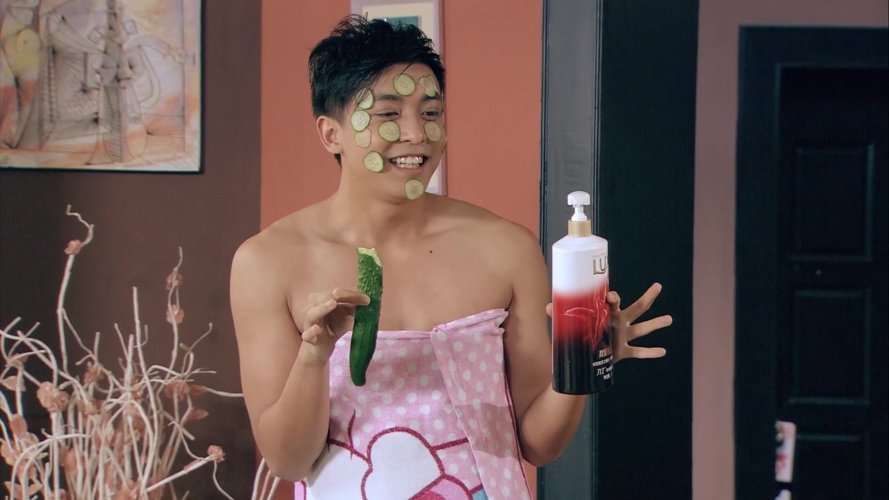 你好骚啊张大炮你穿成这样是想勾引洪世贤么