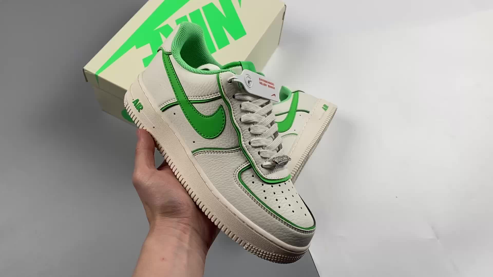 nikeairforce107low米白绿炫彩夜魔侠"视频实拍rc9v