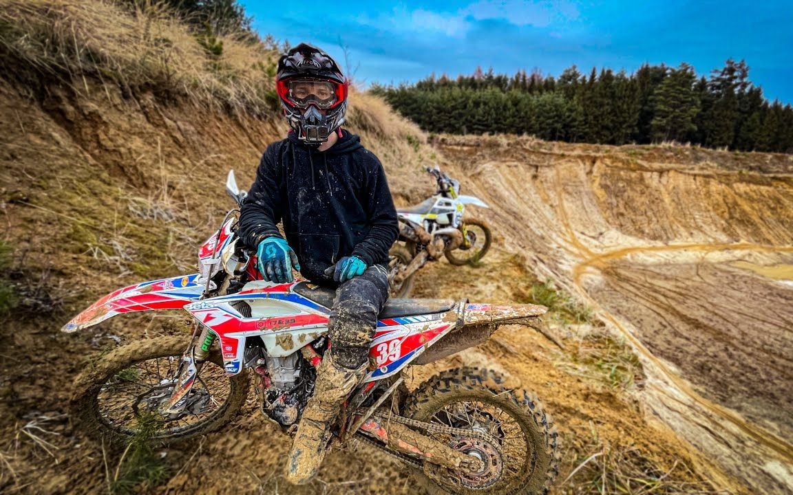 骑上飞舞的野摩托!