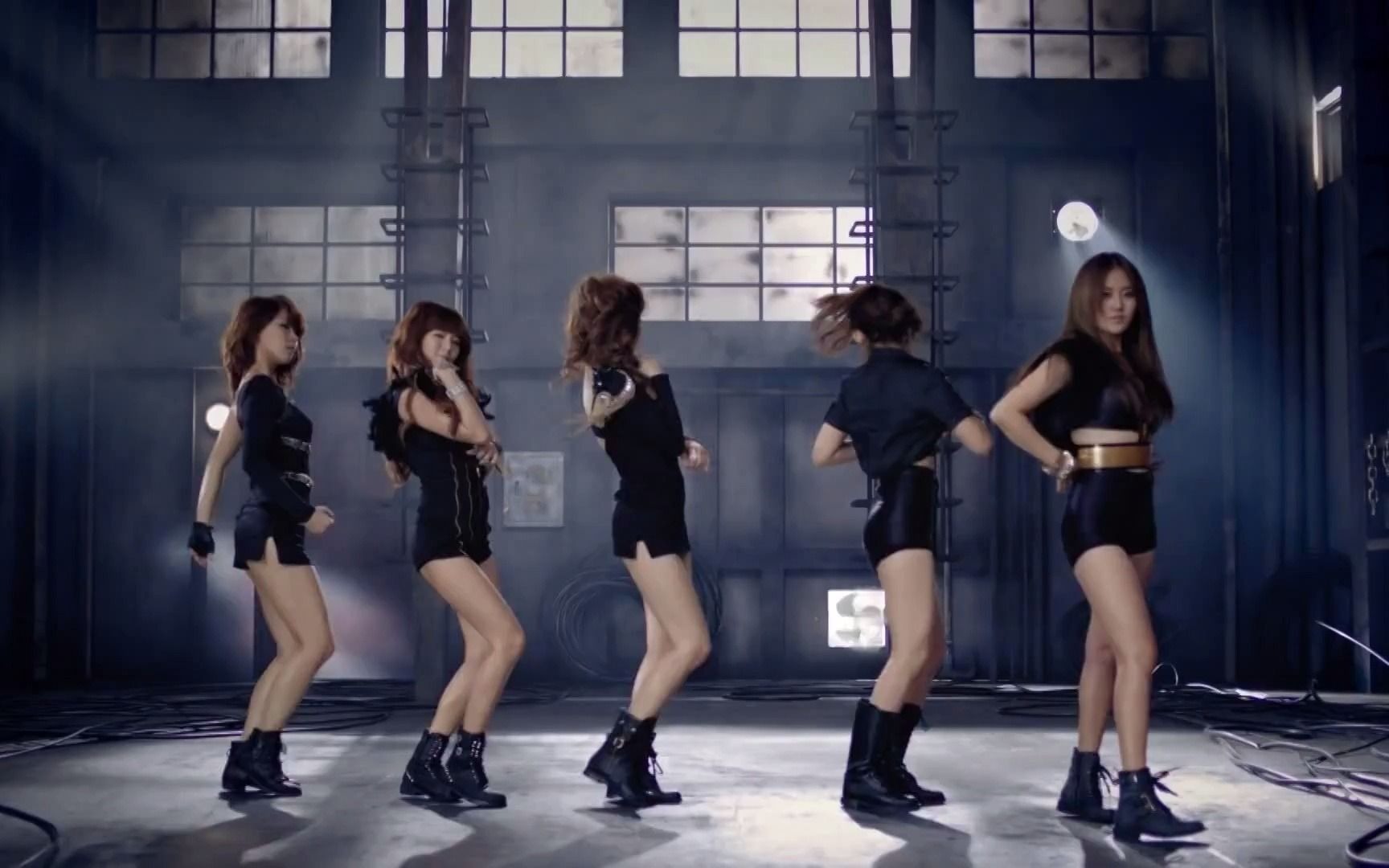 [图]性感小野猫泫雅单飞之前的组合哦 4minute - Ready Go