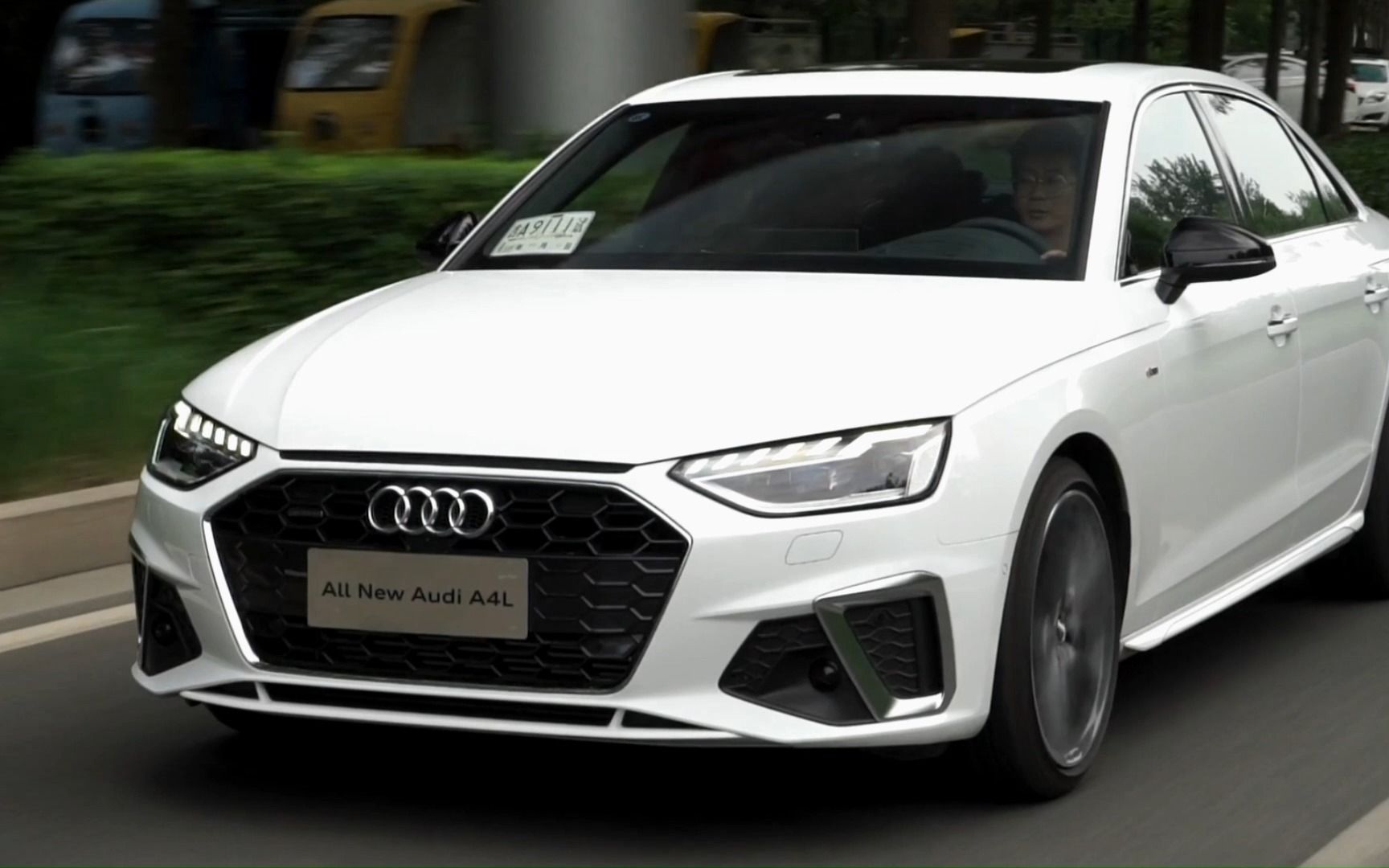 奥迪a4l也豁出去了,轴距2908毫米,2.0t输出245马力,入手真的香