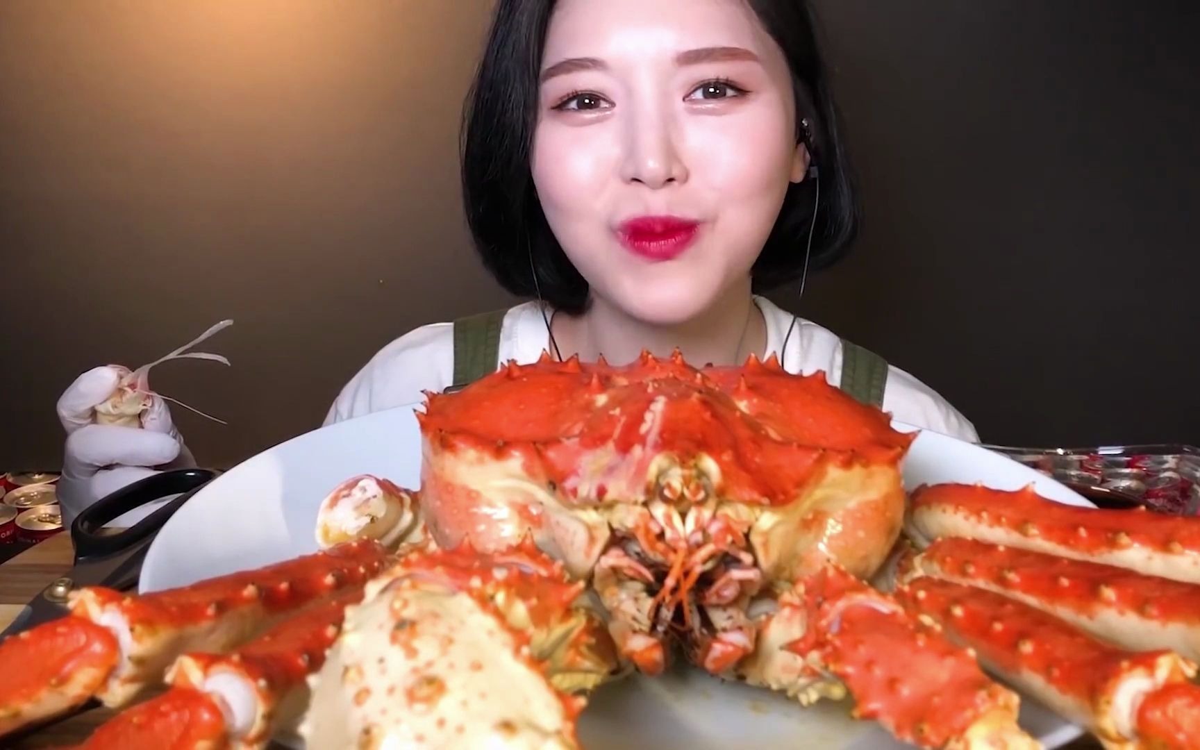 【深夜食堂】韩国美女小姐姐 大吃特吃帝王蟹