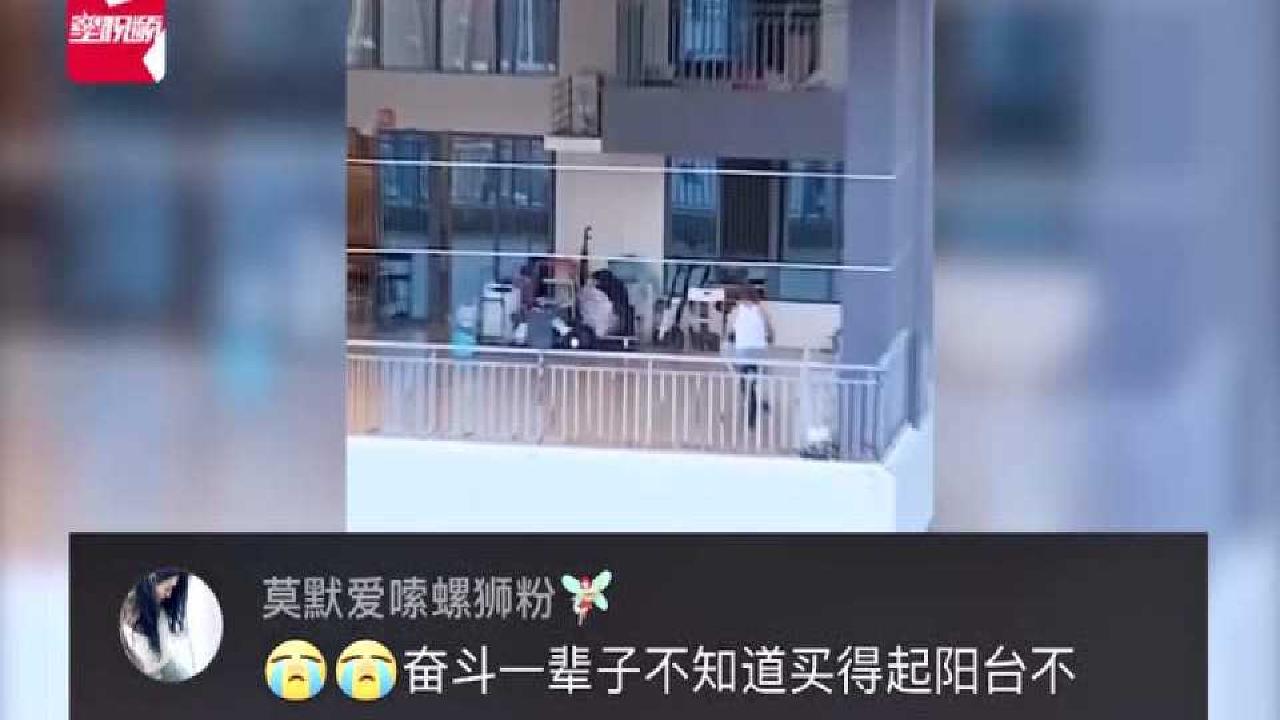 [图]女子在家无聊拍到对面楼阳台上一幕 镜头拉近让人羡慕不已