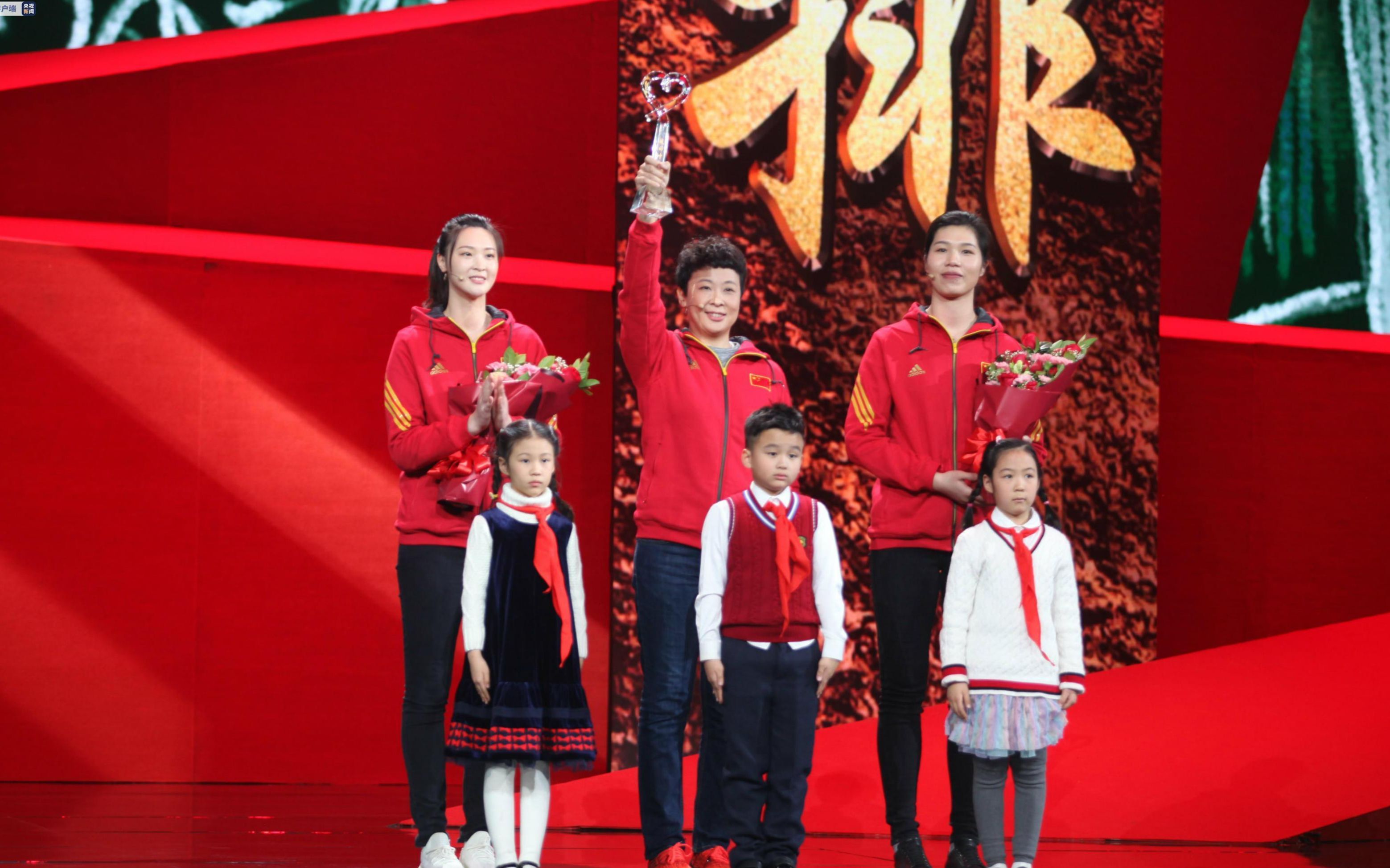 【中国女排】为国著功成 | cctv2019年度感动中国人物_哔哩哔哩 (゜