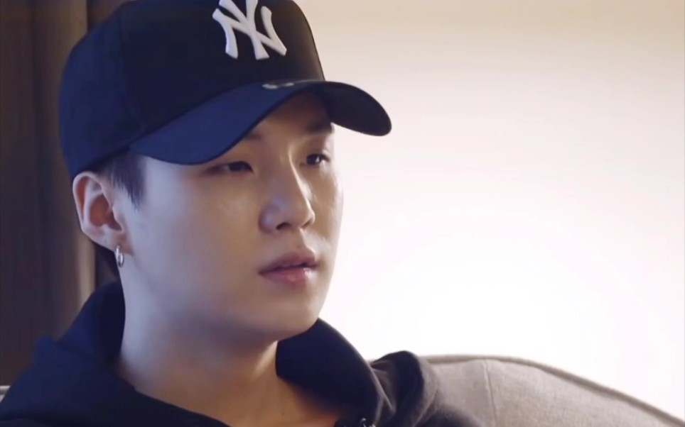 [闵玧其]"我其实睡得不多,也睡不了多久.