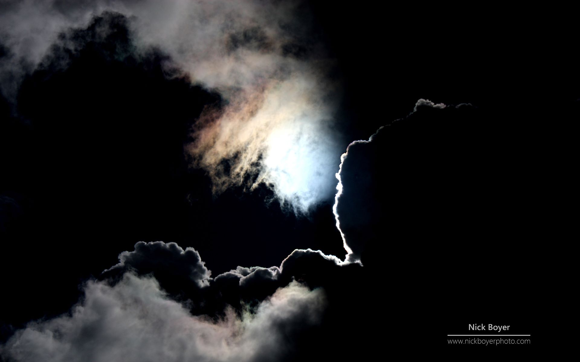 【午后推歌-状态福利】第37期-而那一束光照能够亮我这不被人理解的