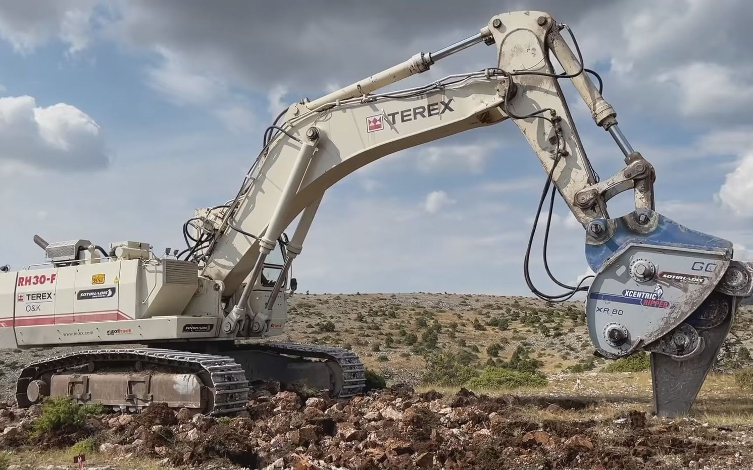 特雷克斯rh30f挖掘机户外施工