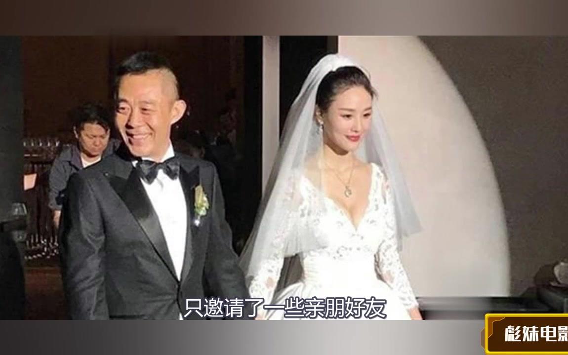 [图]他一剧成名抛弃20年发妻，娶新欢生子再离婚，今低调三婚娶美娇妻