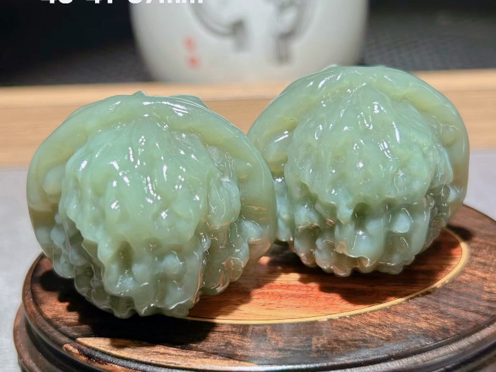 沙枣青文玩核桃手把件