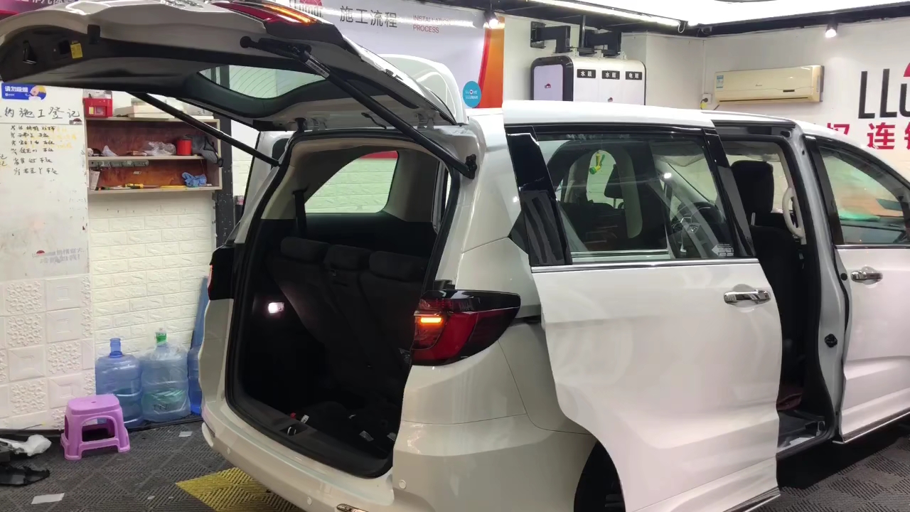 本田奥德赛电动中门电动尾门大屏 360全景