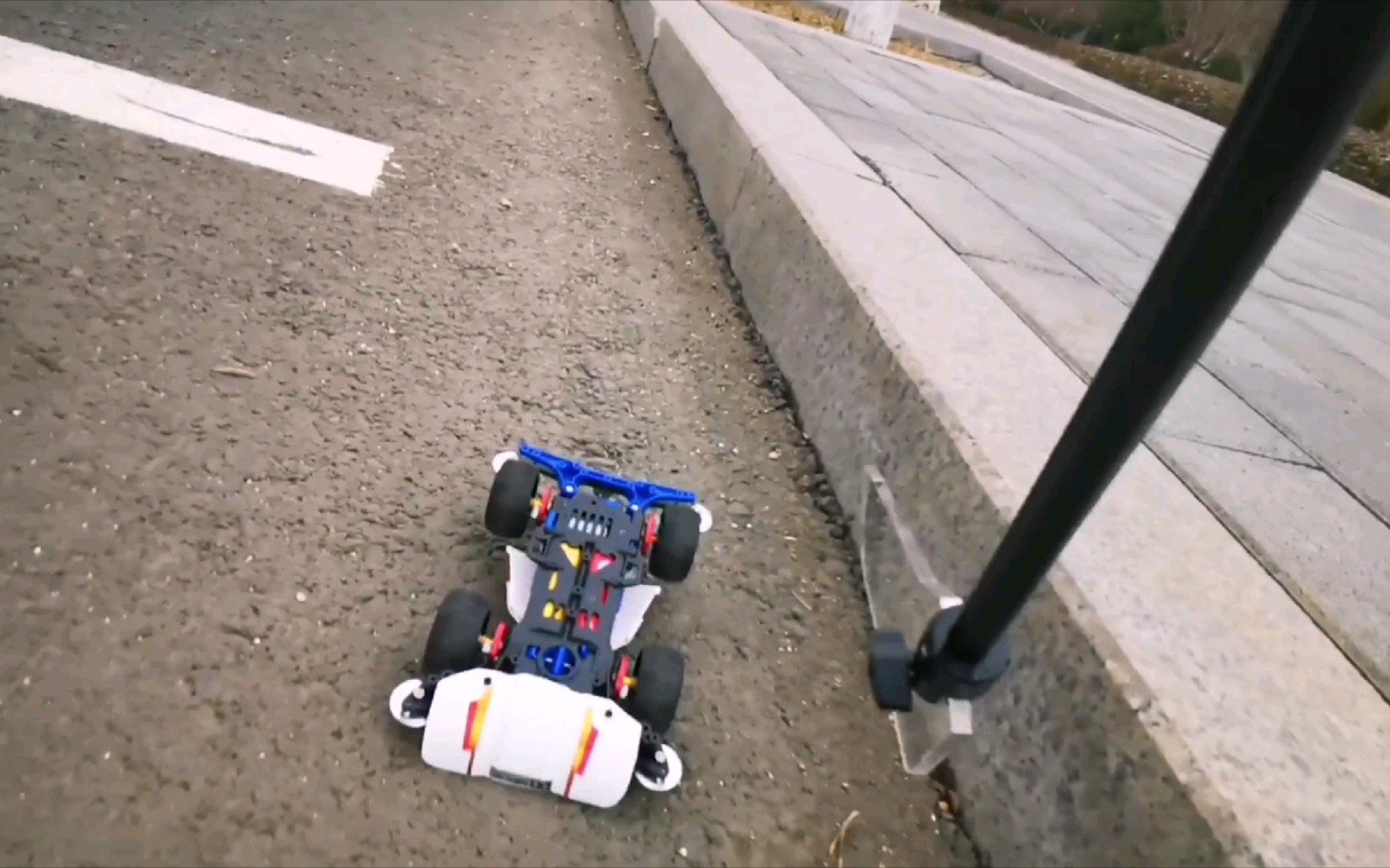 迷你四驱车柏油路野跑