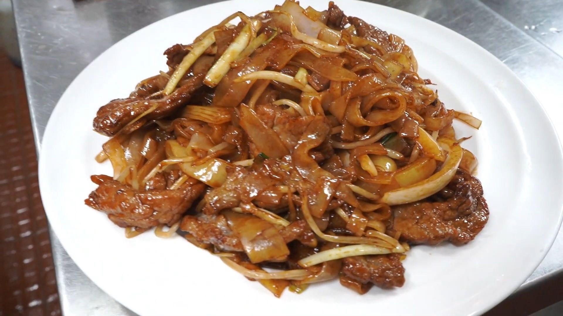 68探秘香港美食:干炒牛河的锅气与美味!