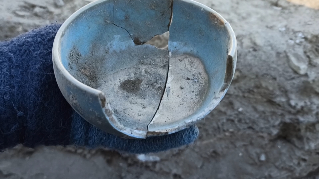 考古出土的三件钧瓷碗碎片,给它拼一拼