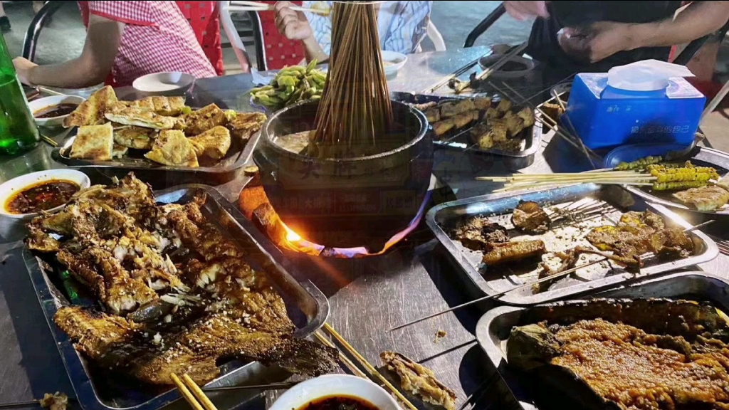 回河南娘家5,马坡烧烤三大必吃,涮牛肚配上辣椒油碟,真够味儿
