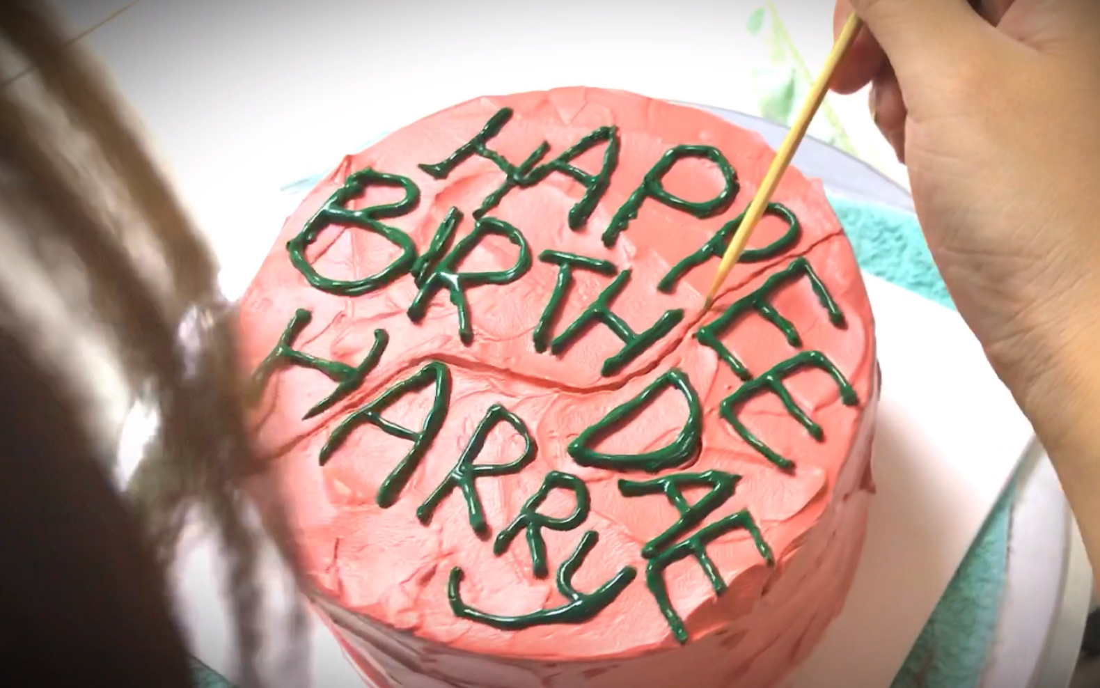 哈利波特蛋糕_和姐妹复刻海格送给哈利的生日蛋糕,一次成功_哔哩哔哩