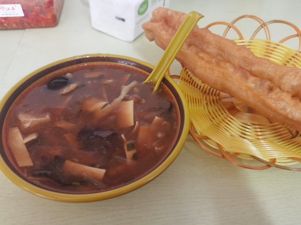 平平无奇的早餐油条胡辣汤,至少这一刻觉的幸福