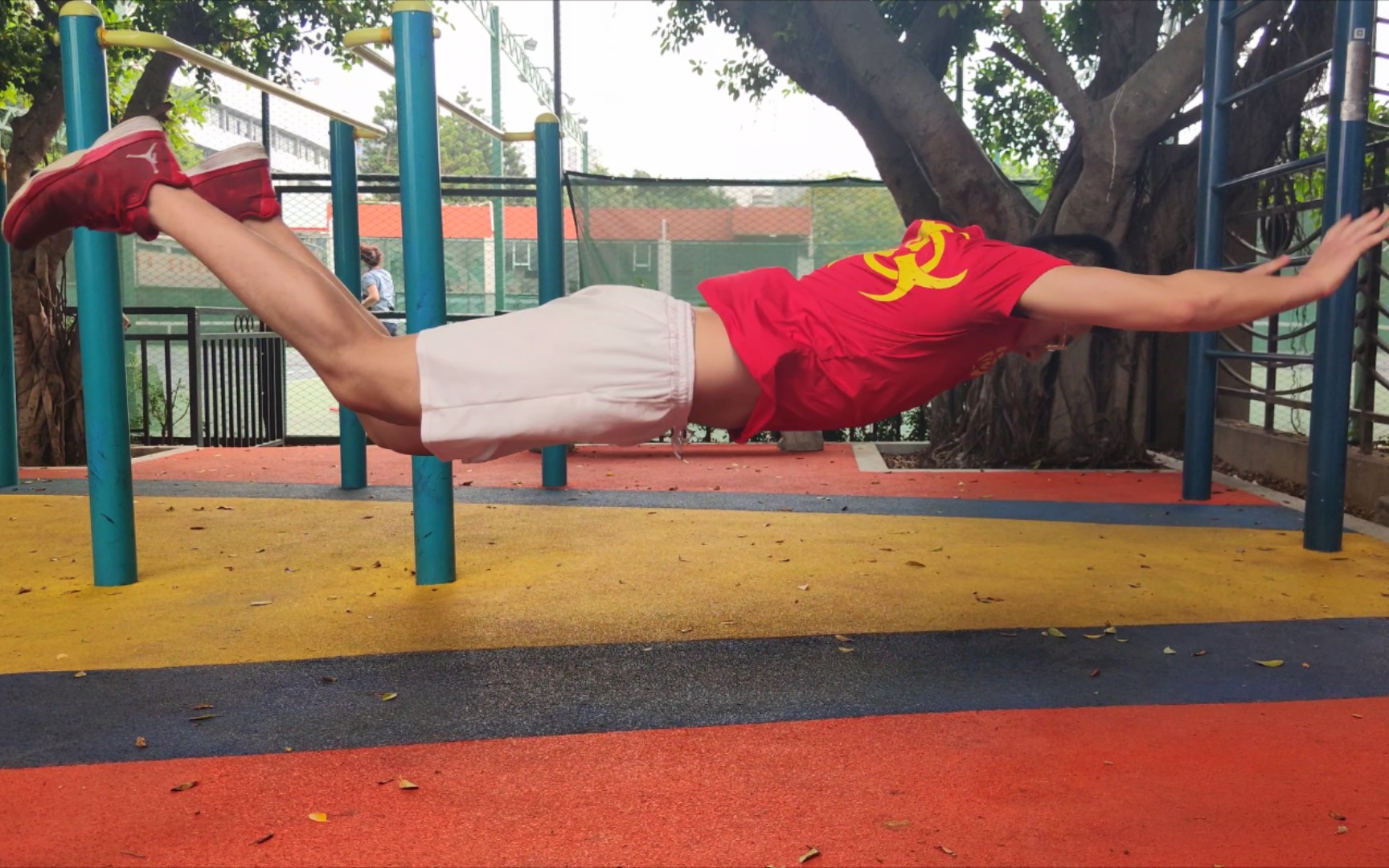 运动员必做的爆发力俯卧撑挑战!一起来试试吧!