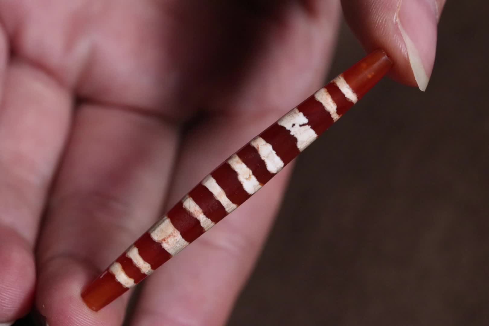 西亚千年红玉髓十线玛瑙管珠61侵蚀完美61老气十足61有一侧断粘