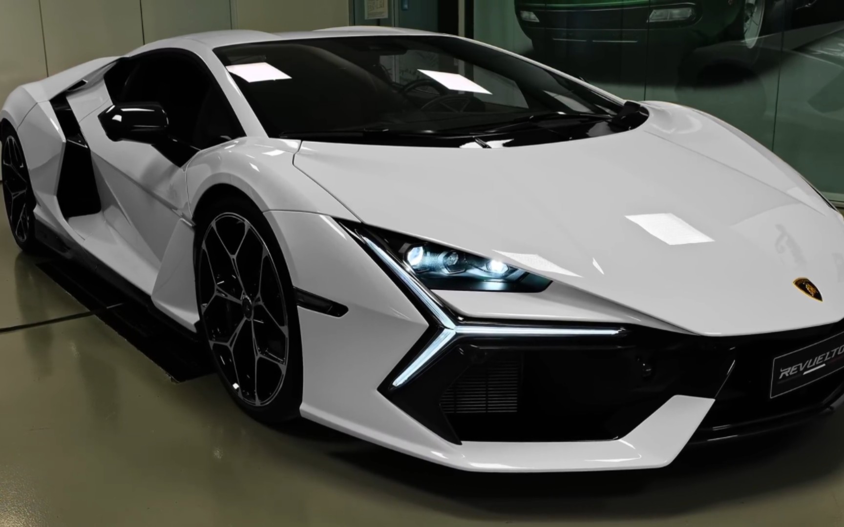 lamborghini revuelto