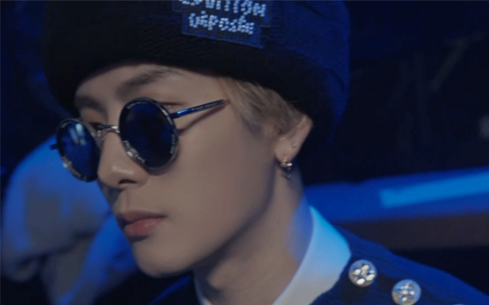 【王嘉尔】这下颚线这脸蛋绝了!