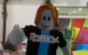 下载视频: 奇怪的Roblox小人入侵人类世界💀