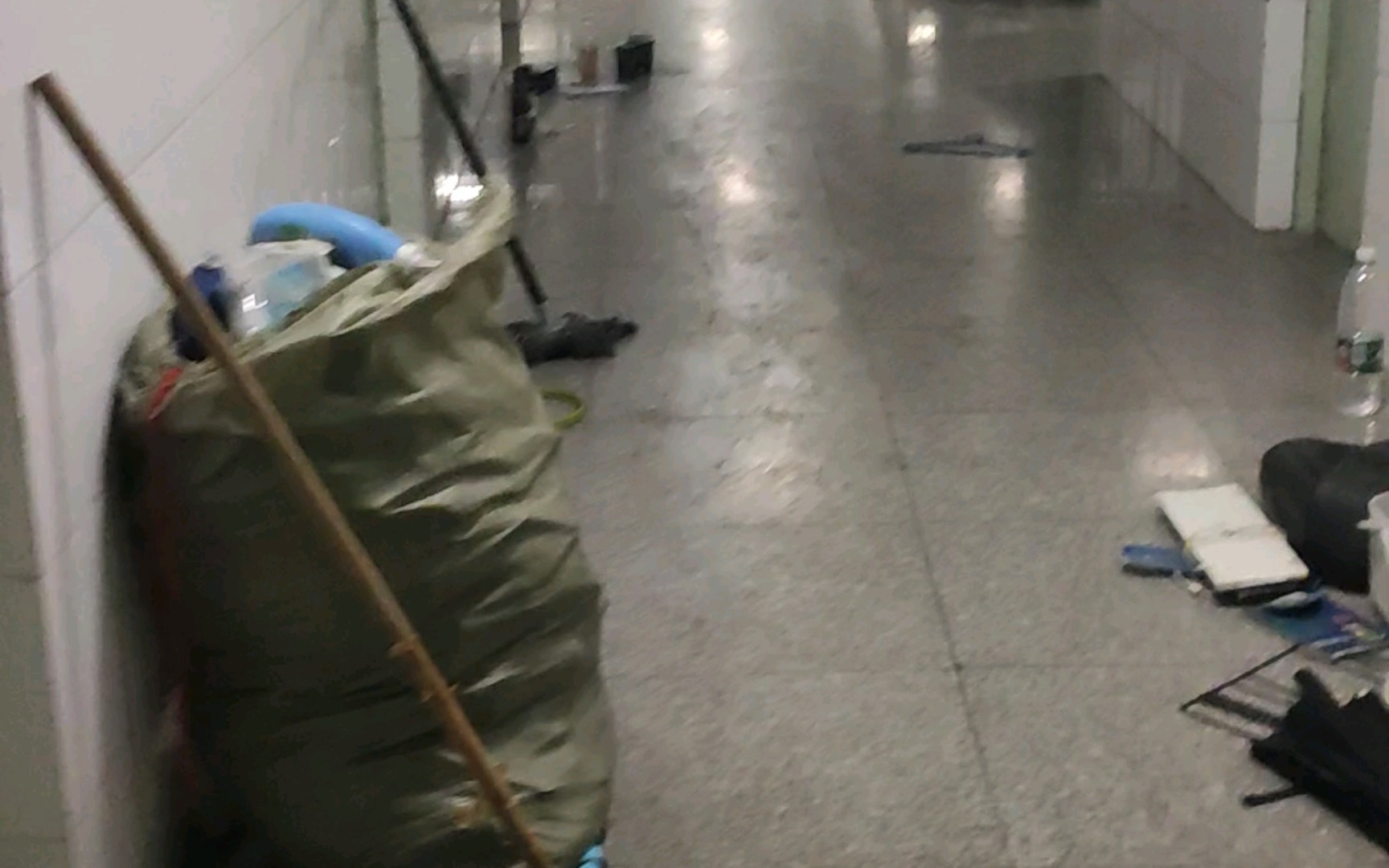 大学生开始在宿舍楼道整活了 B站