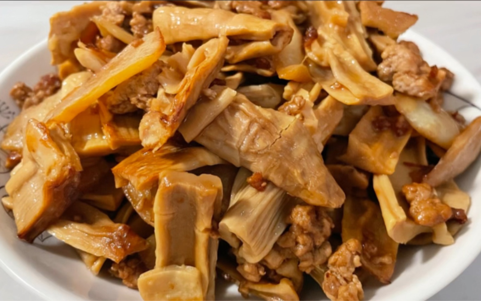 不是腐竹,不是猪皮,原来竹笋炒碎肉这么好吃