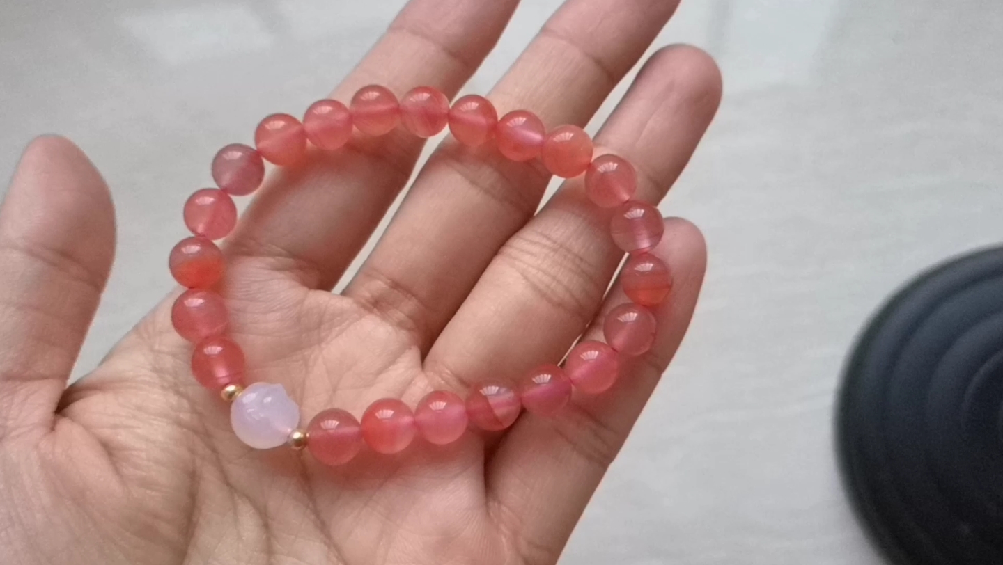 冰飘南红手串,保山冰飘南红,珠子卡7 ,带一个荔枝冻佛头,自然清新款.