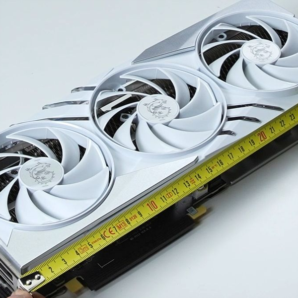 真箱开启】微星RTX 4070 GAMING X SLIM_WHITE 展示_哔哩哔哩_bilibili