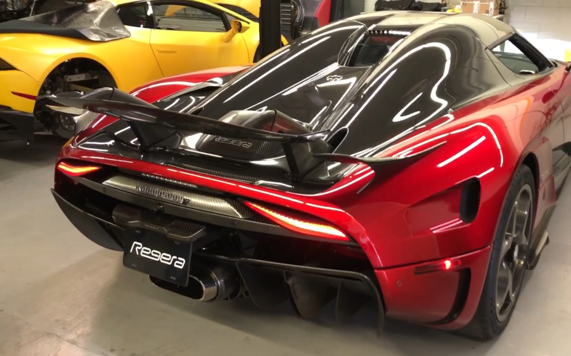 伞不是只有劳有 咱家"统治者" 柯尼塞格koenigsegg regera也有哟