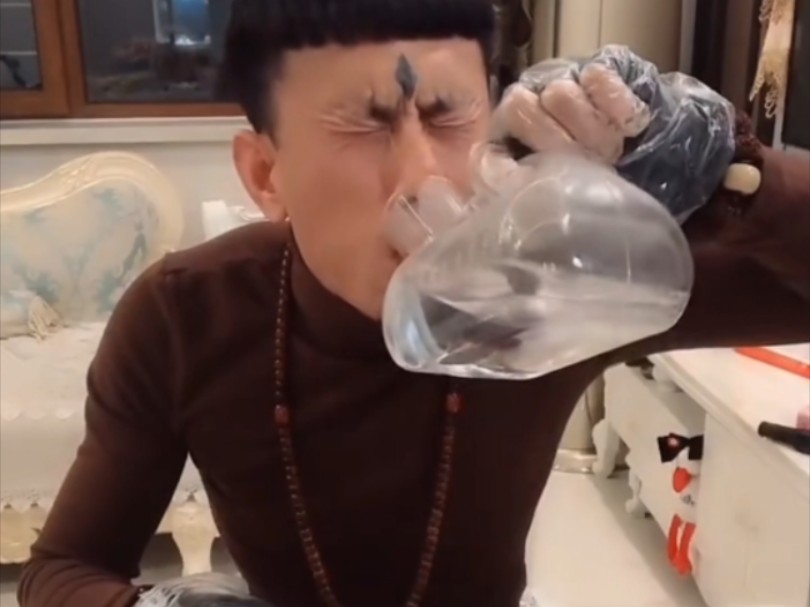 【补档】老八品尝酱油拌馒头