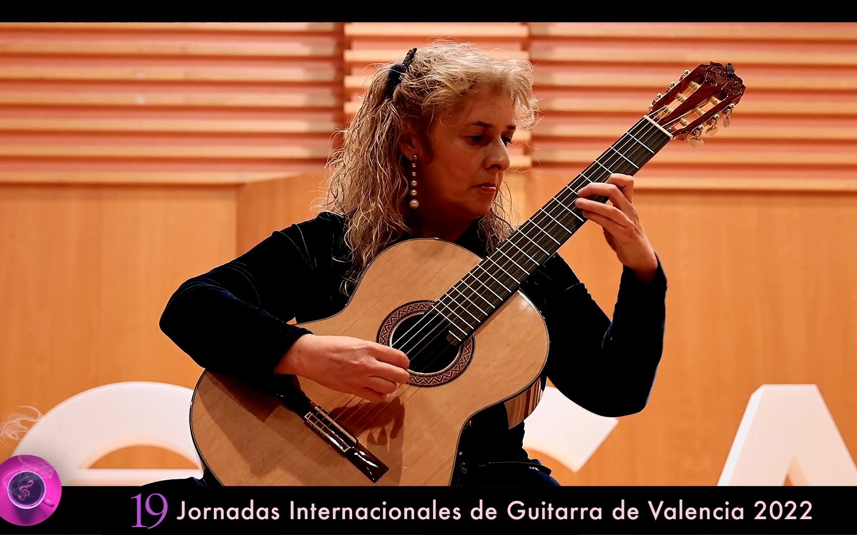 [图]Tres colores porteños, de Claudia Montero. Mª Esther Guzmán, guitarra