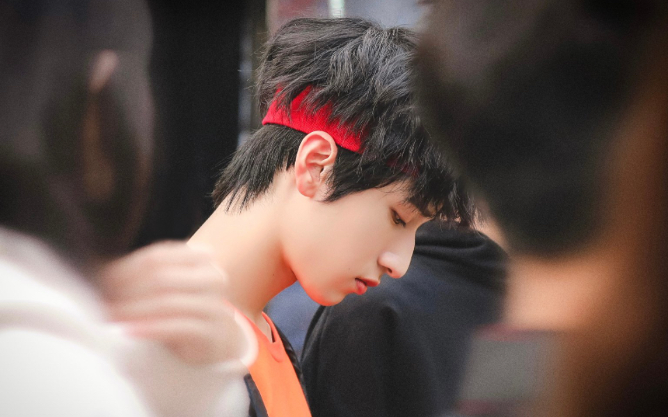 严浩翔 雕塑侧颜