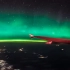 从飞机上观看美丽的北极光~~