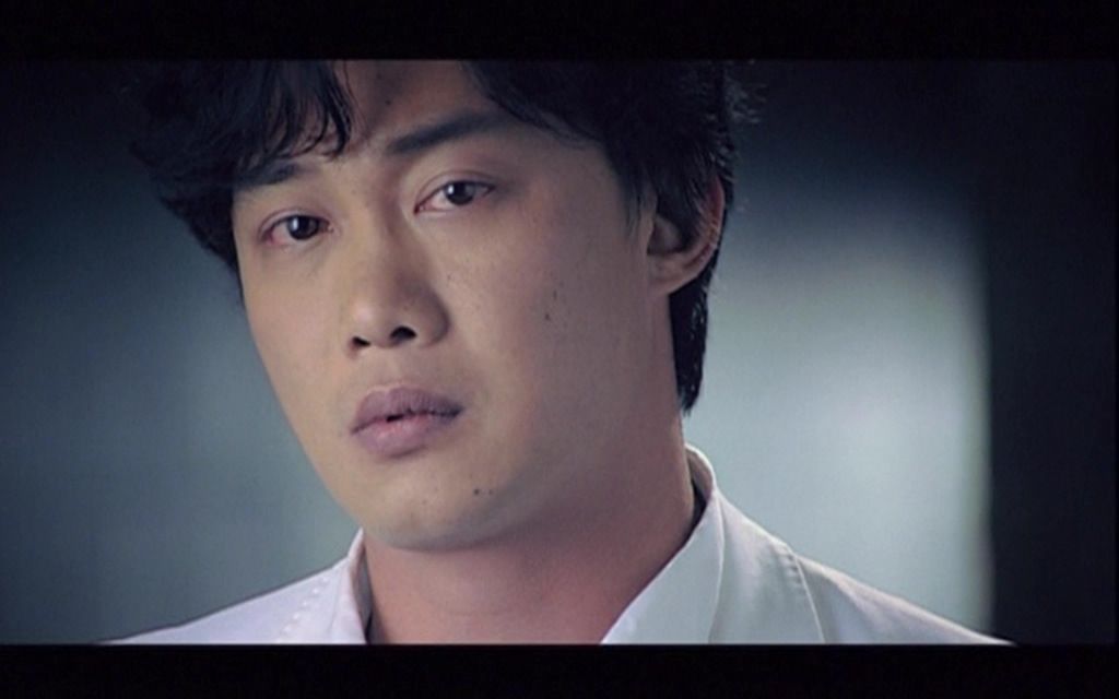 [图]陈奕迅 Eason Chan - Crying in the Party [MV]