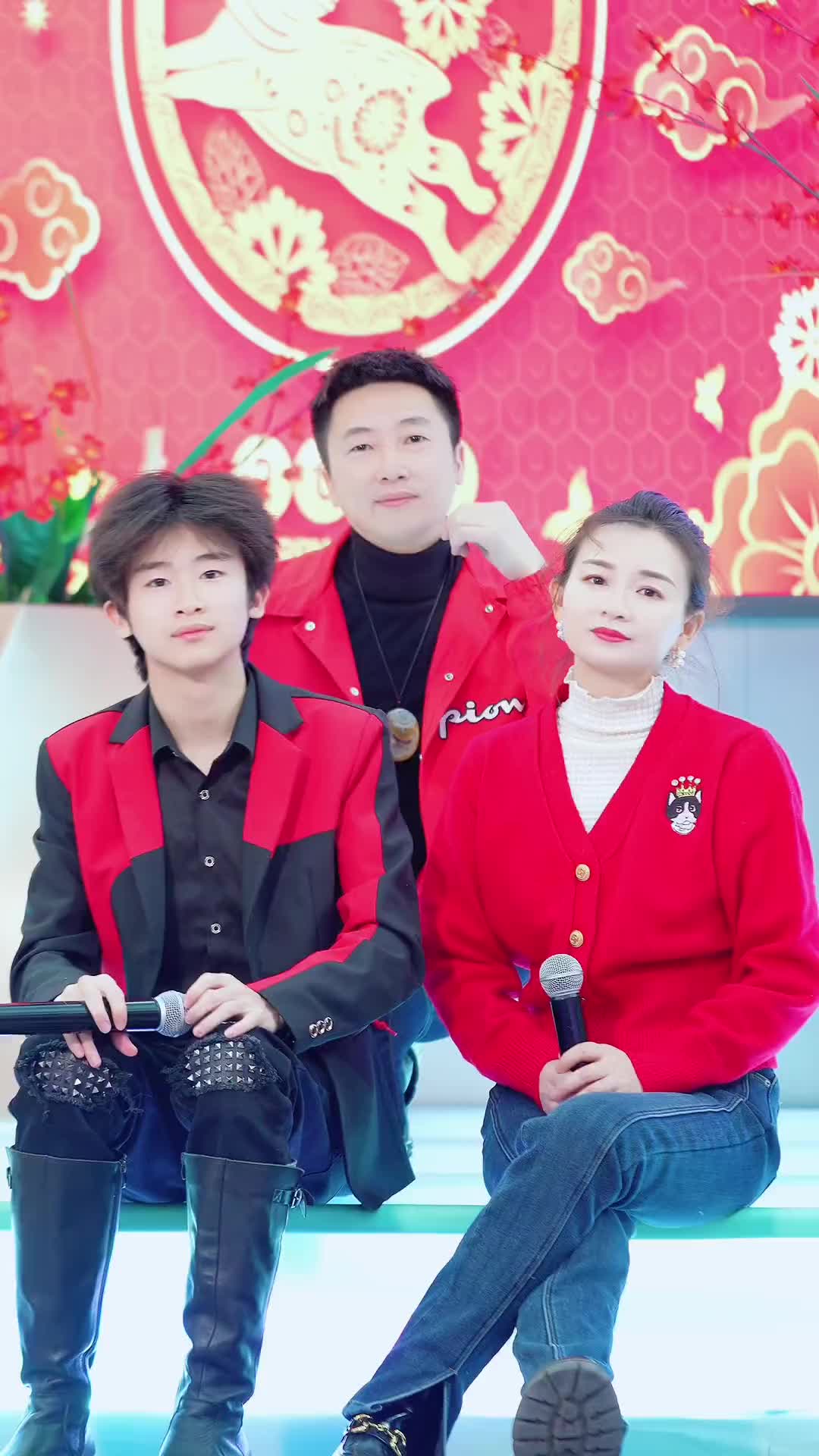 等到满头白发孩子们都长大我陪着你去看天涯海角的浪花小天一所谓