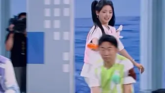 杨超越做游戏跑起来简直不要太可爱！真的被萌化了！