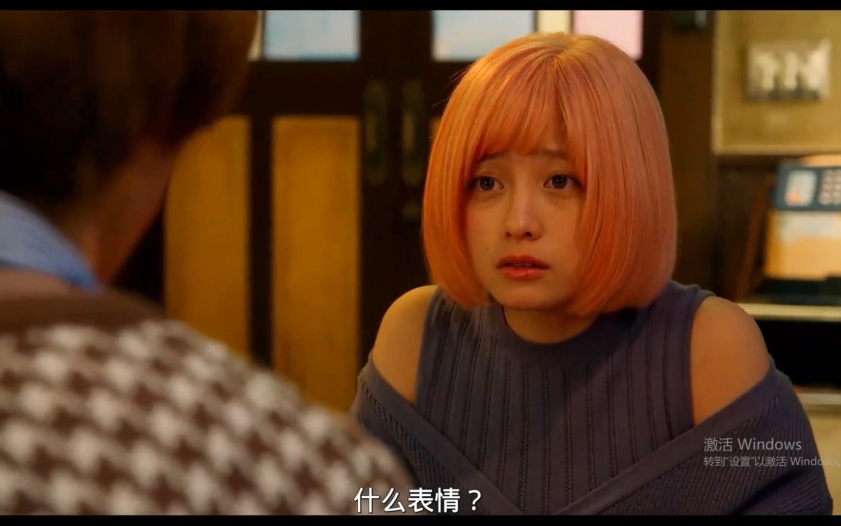 由桥本环奈饰演柔弱可爱粉色短发主角菊野溪的电影少女杀手特急便