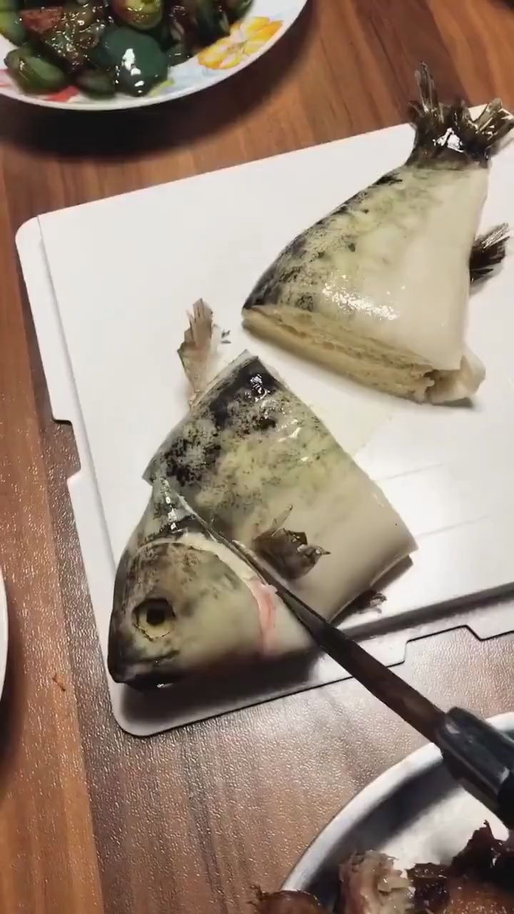 一个让你毫无食欲的蛋糕