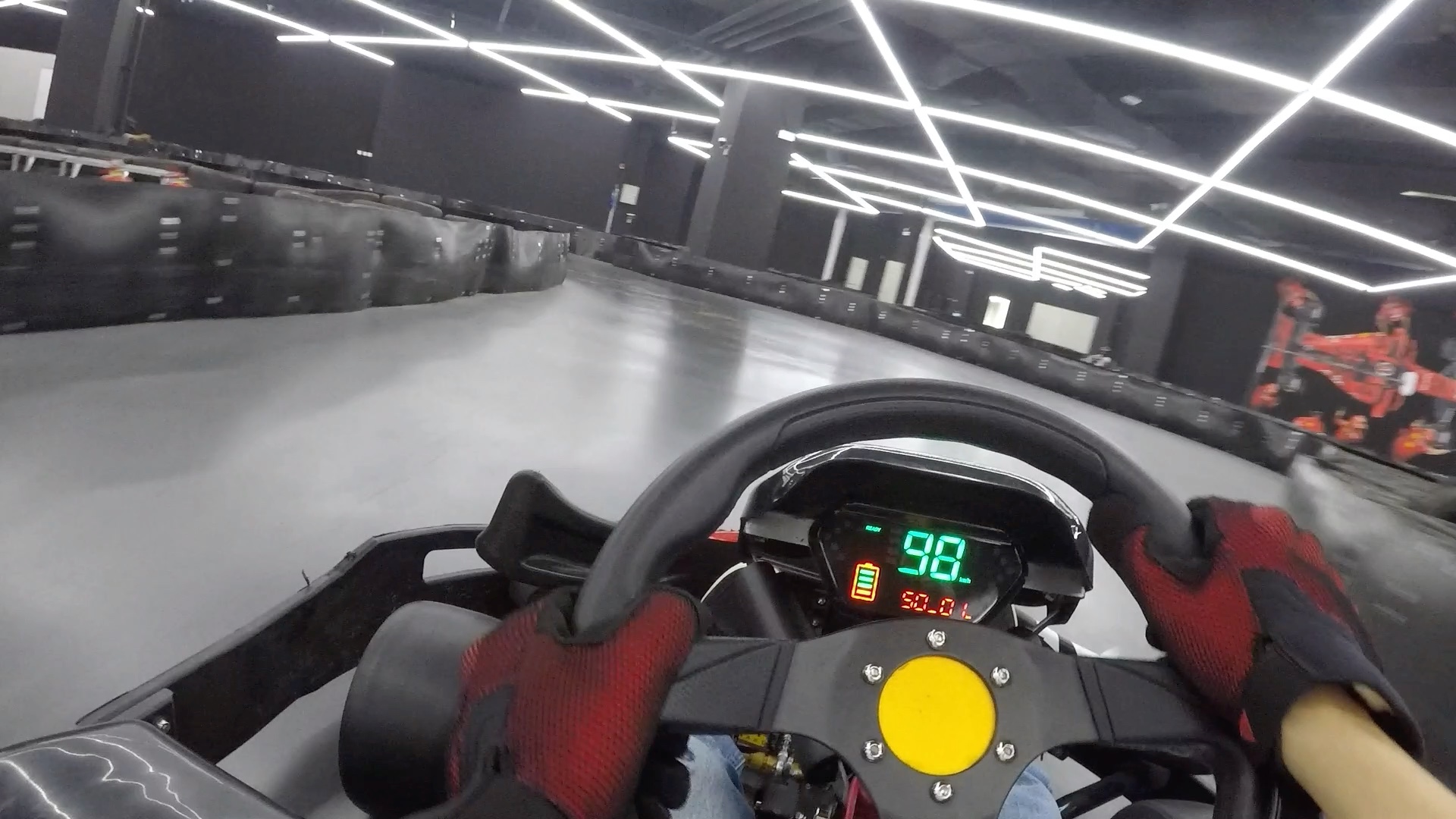 沈阳卡丁车k11 az karting 第一次试跑 与13号车的菜鸡互啄