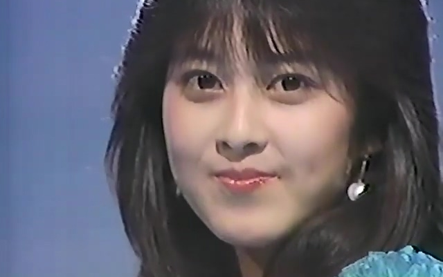 【森尾由美】初恋のメロディ (1984年现场)(初恋的旋律)(01:41)哔哩哔哩bilibili