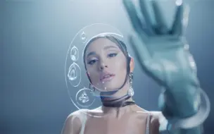 Video herunterladen: 【Ariana Grande】A妹个人美妆品牌R.E.M. Beauty全新官方科幻宣传短片震撼曝光🪐