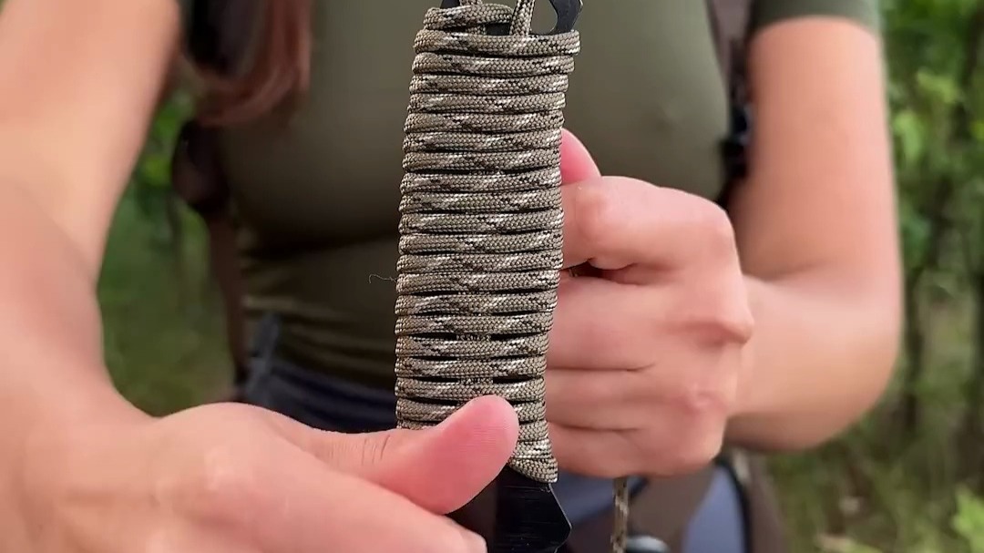 简单实用的伞绳刀柄绑法