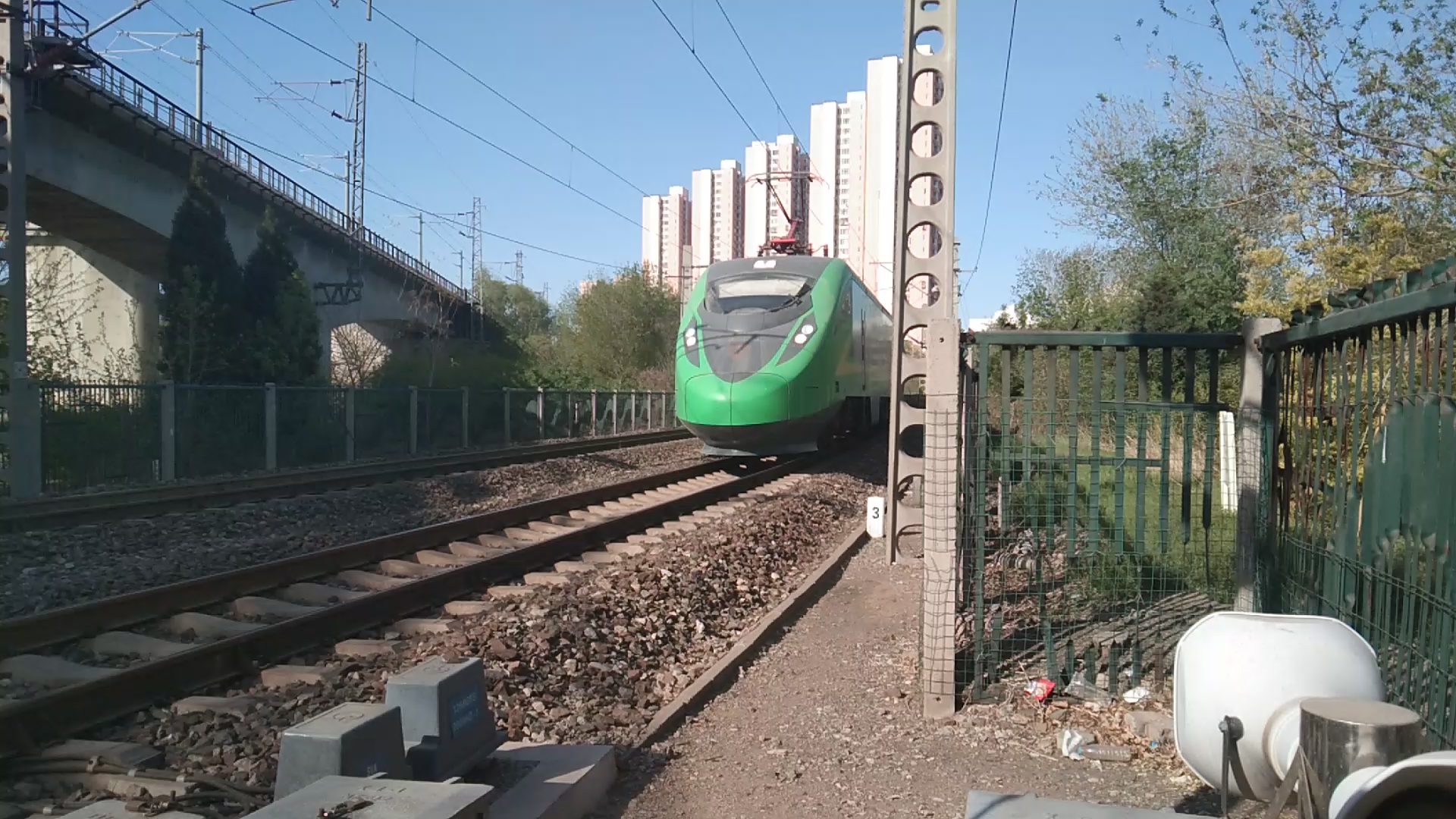 上局沪段fxd1j-0010 0011担当d706本务通过南信号南仓站方向_哔哩哔哩