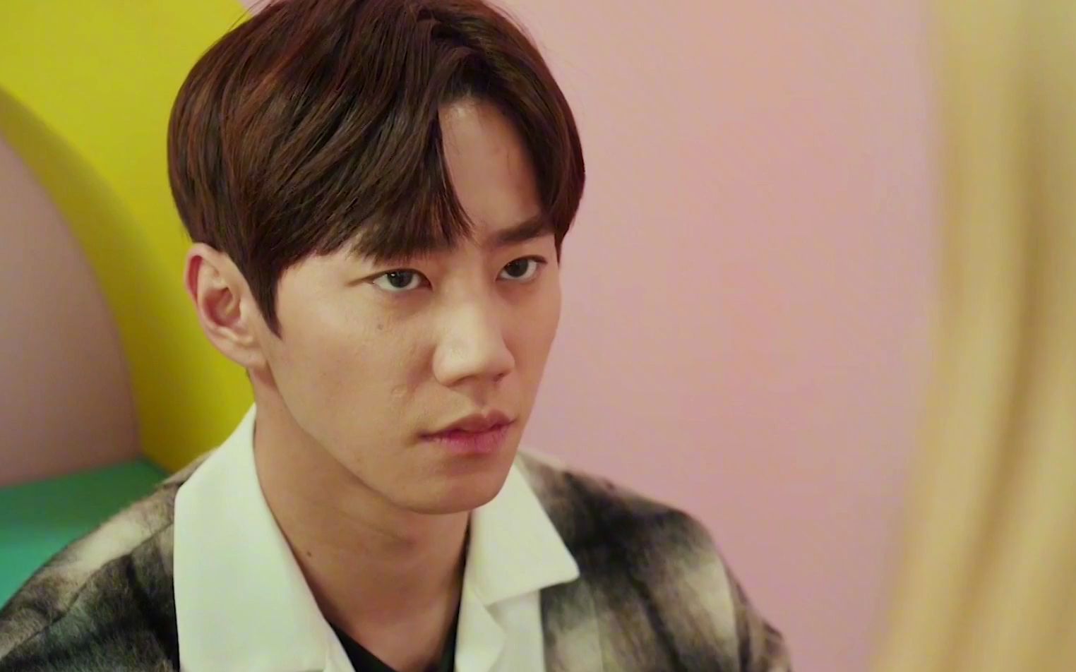 韩剧模仿第五集女孩只是女顶流男星跳了一段舞没想到被人肉